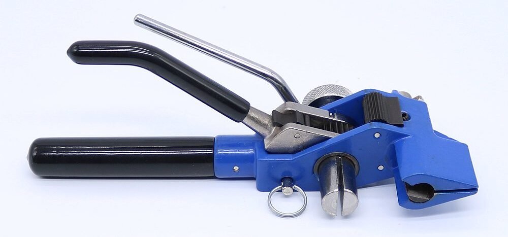 Tensioning Tool with Cutter